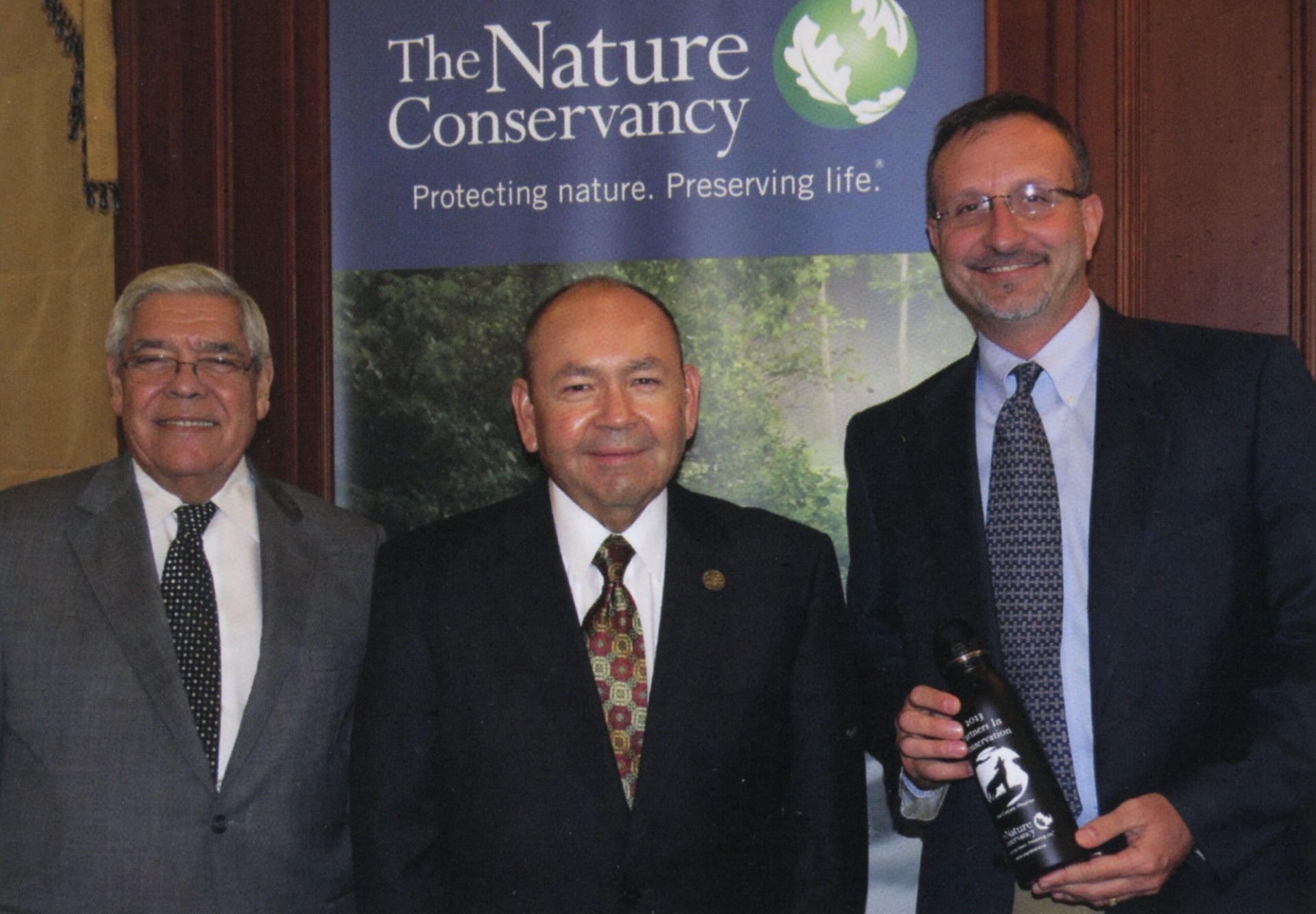 Neal McCaleb, Gov. Bill Anoatubby, and Mike Fuhr, 2013. Courtesy Oklahoma Hall of Fame Archives.